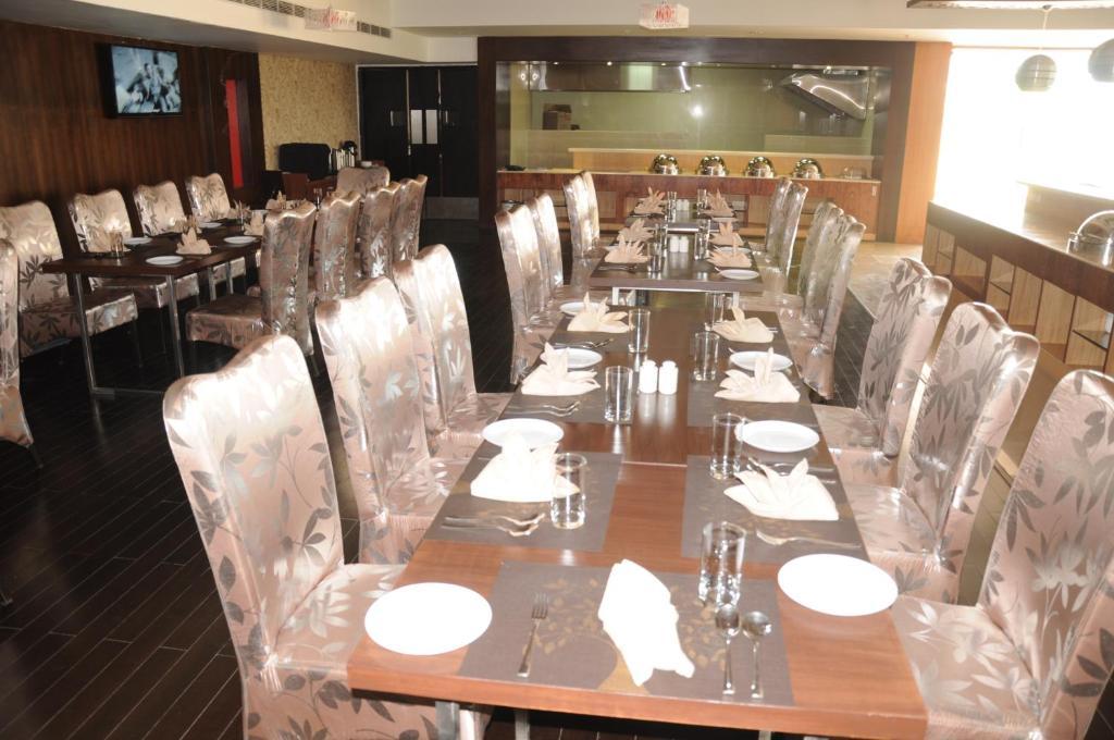 Fortune Select Grand Ridge, Tirupati - Member Itc Hotels' Group Екстериор снимка A restaurant in India