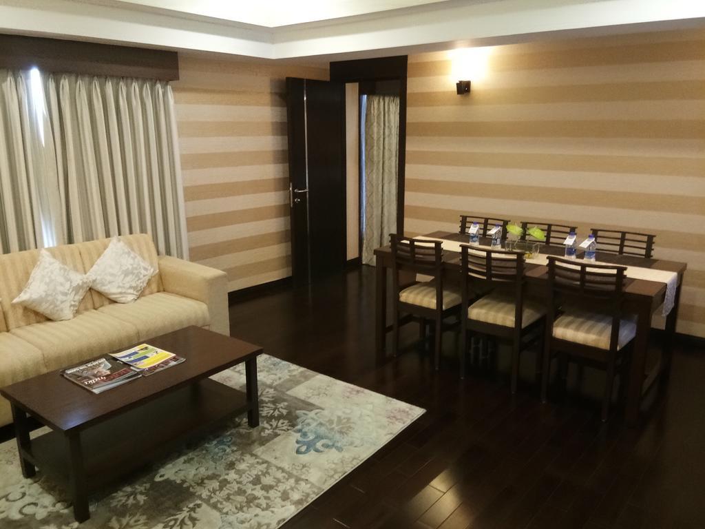 Fortune Select Grand Ridge, Tirupati - Member Itc Hotels' Group Екстериор снимка A living room in a suite at the hotel