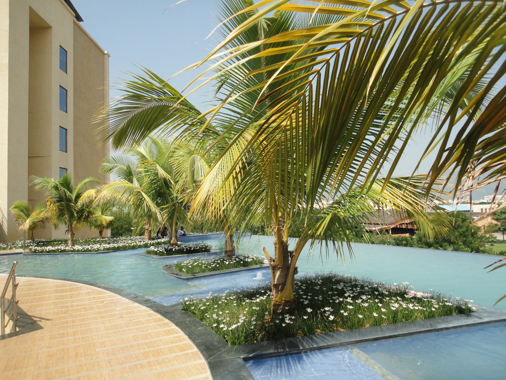 Fortune Select Grand Ridge, Tirupati - Member Itc Hotels' Group Екстериор снимка The pool at the Sheraton Club Resort